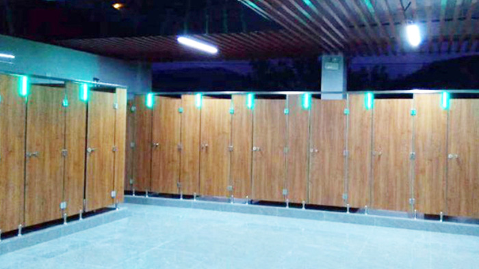 學(xué)校衛(wèi)生間隔斷